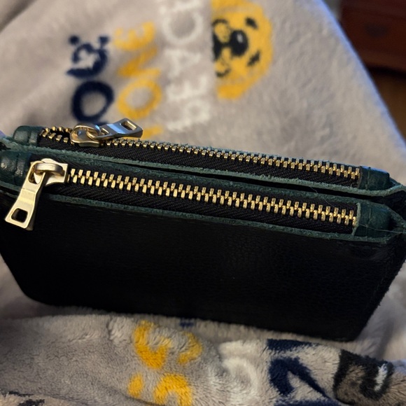 Portland Leather green Pebbled Zip Card Case with Gold Hardware - Picture 2 of 5